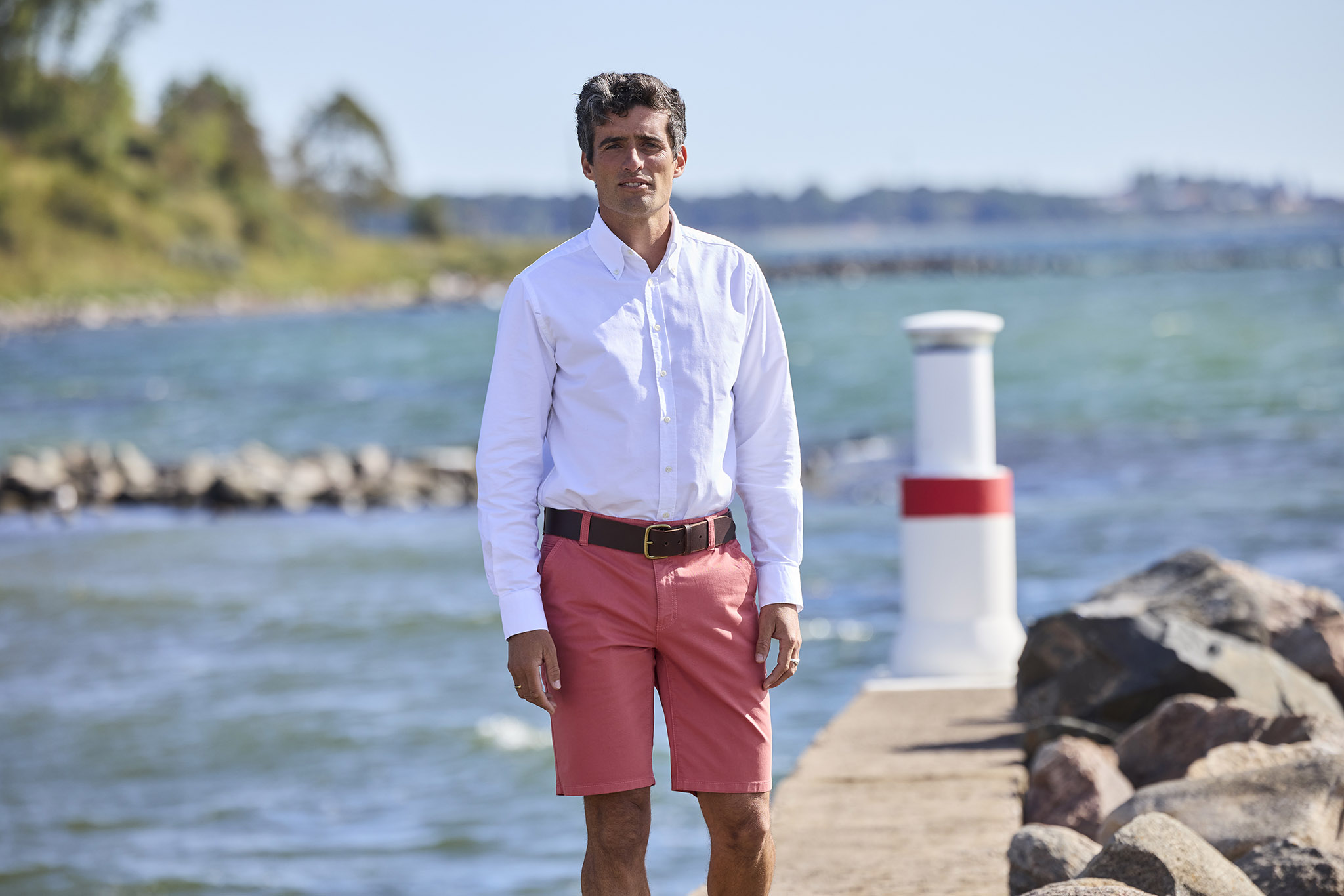 Stiliga färgade shorts för sommaren.